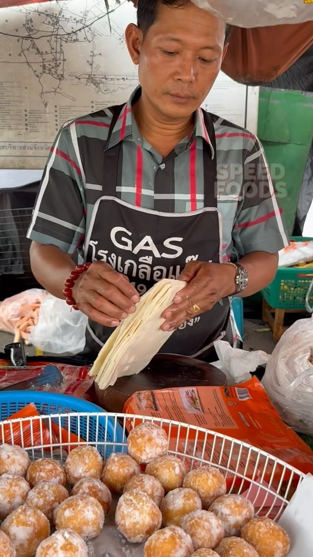 flat-rooster-spring-roll-making-–-ปอเปี๊ยะแบนทอด-ตลาดโรงเกลือ-อำเภออรัญประเทศ-จังหวัดสระแก้ว-#food--#springroll-#del…