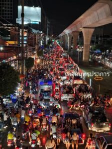สงกรานต์พระประแดง-ถนนสุขสวัสดิ์-ตอนนี้-รถติดยาวๆ-(cr.ส-|-2025-04-27-13:32:00