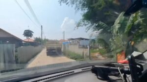 บุกจับบ่อขุดดินเถื่อน-กลางหมู่บ้านฝาง-จเชียงใหม่.-ตำรวจสอบ