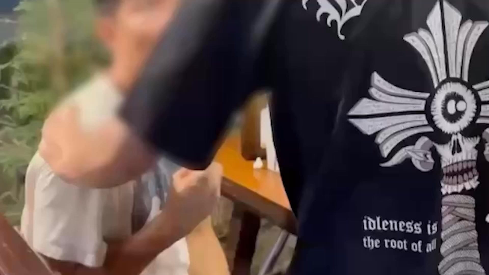 ดินเนอร์ยังไม่ทันอร่อย-โดนตำรวจ-cib-สอยพาไปห้องขัง.-ตำรวจสอ