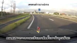 รู้ว่าไปไม่ได้ก็จะไป-ขนาดแขวงการทางฉะเชิงเทราติดตั้งเสาล้มล-|-2025-05-13-12:28:00