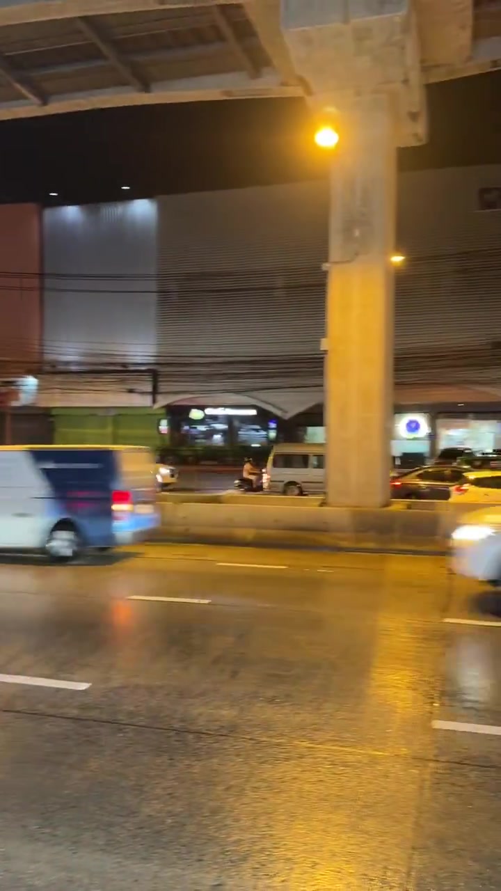 rt@channjames-:-19:27-ตอนนี้-รถติด-น้ำท่วม-ถนนศรีนครินทร์-|-2025-05-16-12:32:00