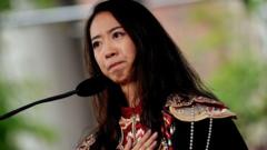 สุนทรพจน์ของนักศึกษาฮาร์วาร์ดชาวจีนได้รับทั้งคำชมและเรียกเสียงวิจารณ์อย่างไร-?