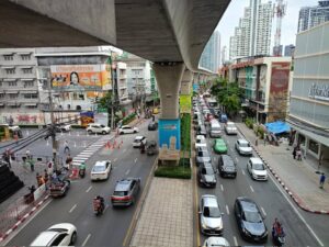 rt@kt3984-ถนนเจริญนครขาเข้าหน้าไอคอนสยาม-รถติดแน่นถึงสะพานตา-|-2025-06-03-11:03:00