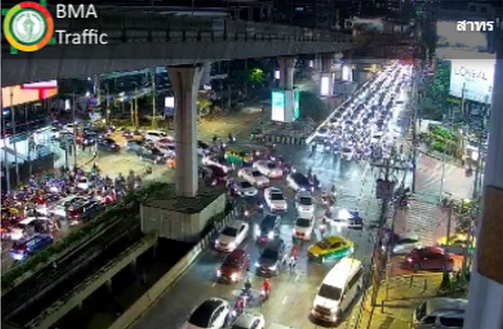 4-มิย-68-เวลา-1933-น.-นิ่งทุกด้าน-แยกสาทร-สุรศักดิ์-ขึ้น-|-2025-06-04-12:33:00