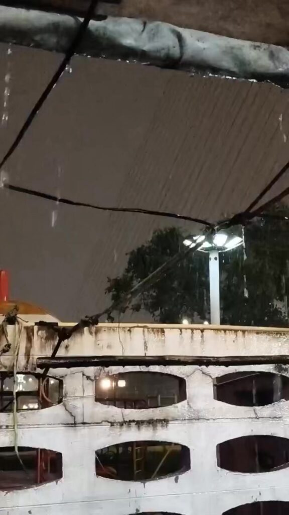 rt@deathfool-2130-น.-ทั้งลม-ทั้งเม็ดหนา-พระราม8-ฝนตก-ดาวน-|-2025-06-05-14:35:00