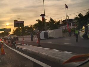 rt@boy-absolutely-:-18:22-อุบัติเหตุ-รถปิคอัพตู้ทึบกับรถเก๋-|-2025-06-06-11:27:00