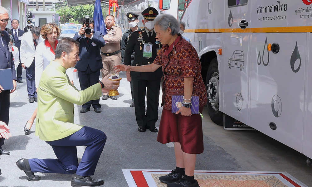 กรมสมเด็จพระเทพฯ-พระราชทานพระราชวโรกาสให้บางจากฯเฝ้า-ถวายรถรับบริจาคโลหิตเคลื่อนที่