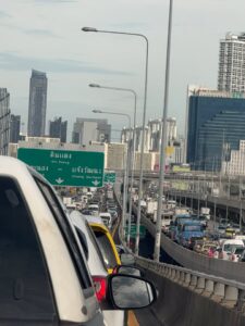 rt@bkkcommuter-พระราม9-ขาเข้า-ติดขัดทั้งบนทางพิเศษและทางธรร-|-2025-06-12-02:10:00
