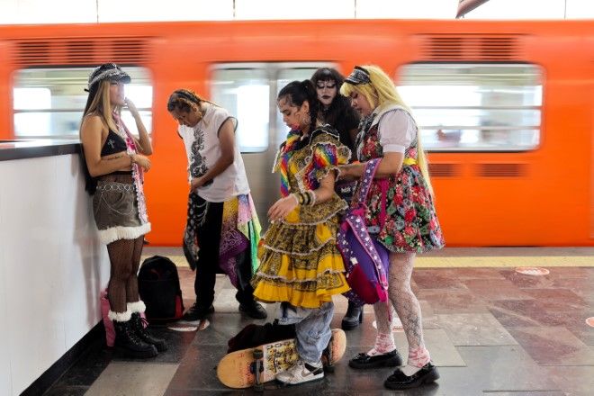 นักออกแบบชาวเม็กซิกันผสมผสาน-chicano-และ-harajuku-styles-ของญี่ปุ่น