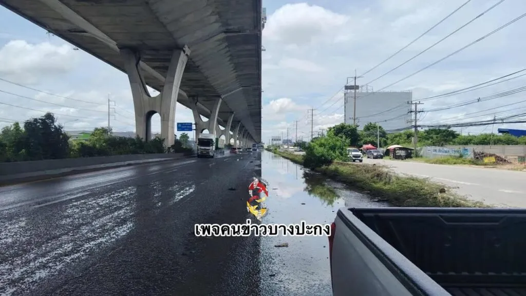 ระวังน้ำท่วมขัง-ถนนเทพรัตน(บางนา-ตราด)-กม.36-ช่องทางด่วนขาเ-|-2025-06-22-04:43:00