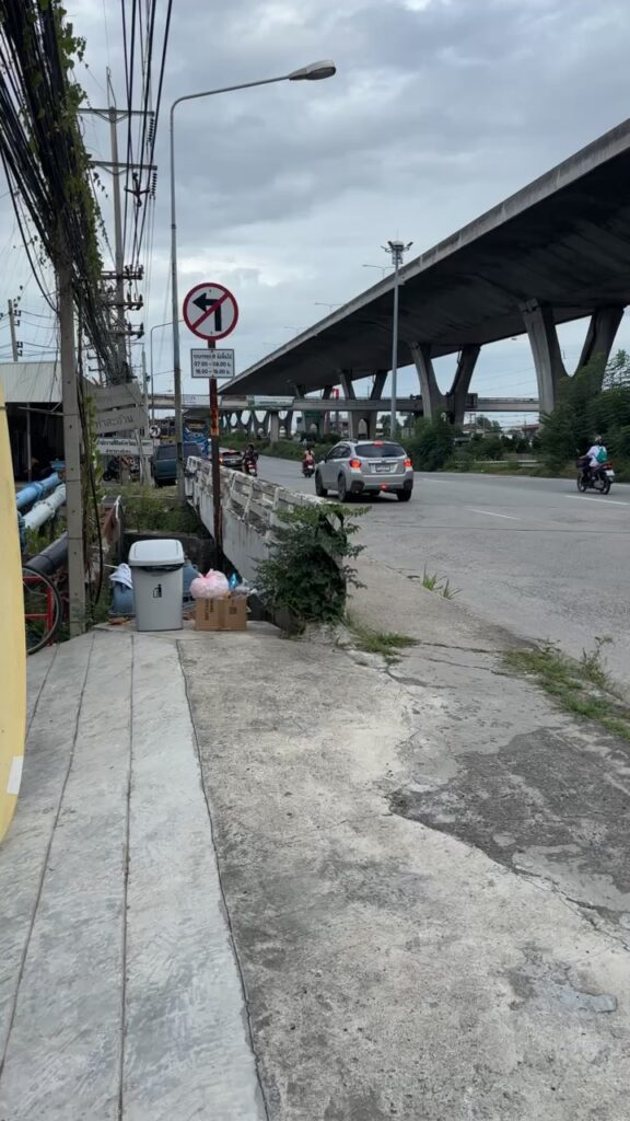 ขนมปังปิ้งมือใหม่-ร้านaloha-ริมถนนบางนา-ตราด-กม.42-ขาเข้าชล-|-2025-06-23-10:01:00