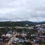 หลังจากมีฝนตกหนักมาตลอดทั้งคืนทำให้เกิดน้ำป่าไหลหลากในหลายพื