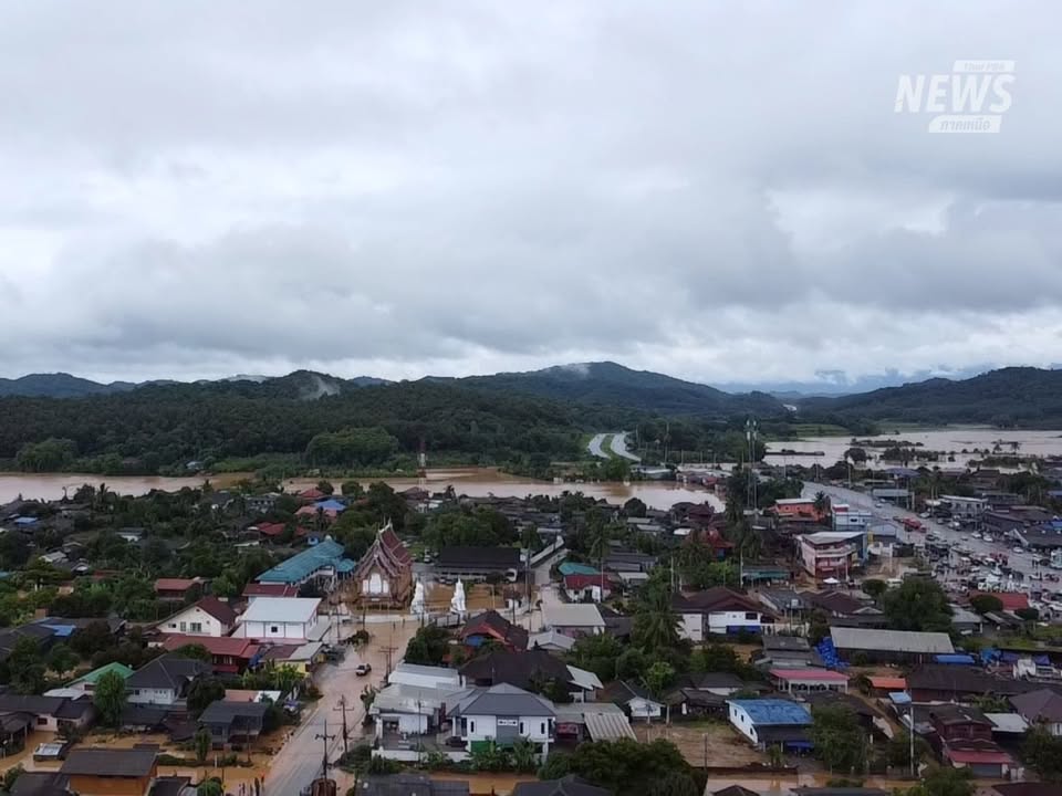 หลังจากมีฝนตกหนักมาตลอดทั้งคืนทำให้เกิดน้ำป่าไหลหลากในหลายพื