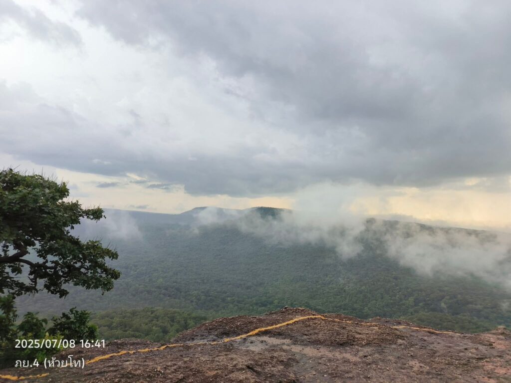 ชมวิว-180-องศา-“ผาเป้า-ผาแดง”-ที่อุทยานแห่งชาติภูผายล-จ.นครพ