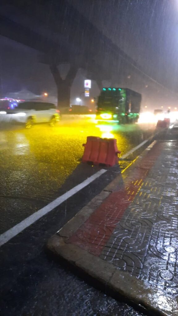 ถนนพระราม-2-ฝนตกหนัก-️-บริเวณคลองกอไผ่-กม.32+421-และหน้าบ-|-2025-07-16-14:38:00