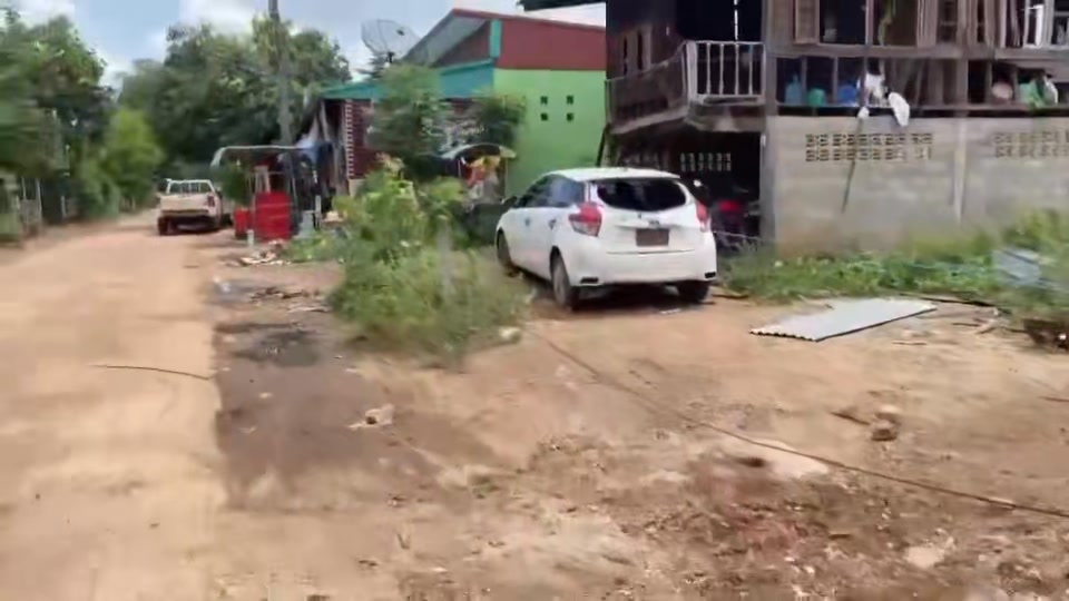 ตำรวจสอบสวนกลาง-ส่งมอบถุงยังชีพให้แก่ชาวบ้านในพื้นที่