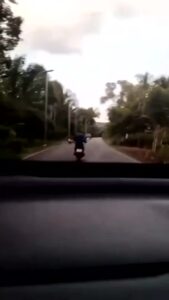 คนร้ายชิงทรัพย์-ชุมพร-คลิปนาทีคนร้ายขี่รถหนีตำรวจทางหลวง-ก-|-2025-08-03-15:54:00