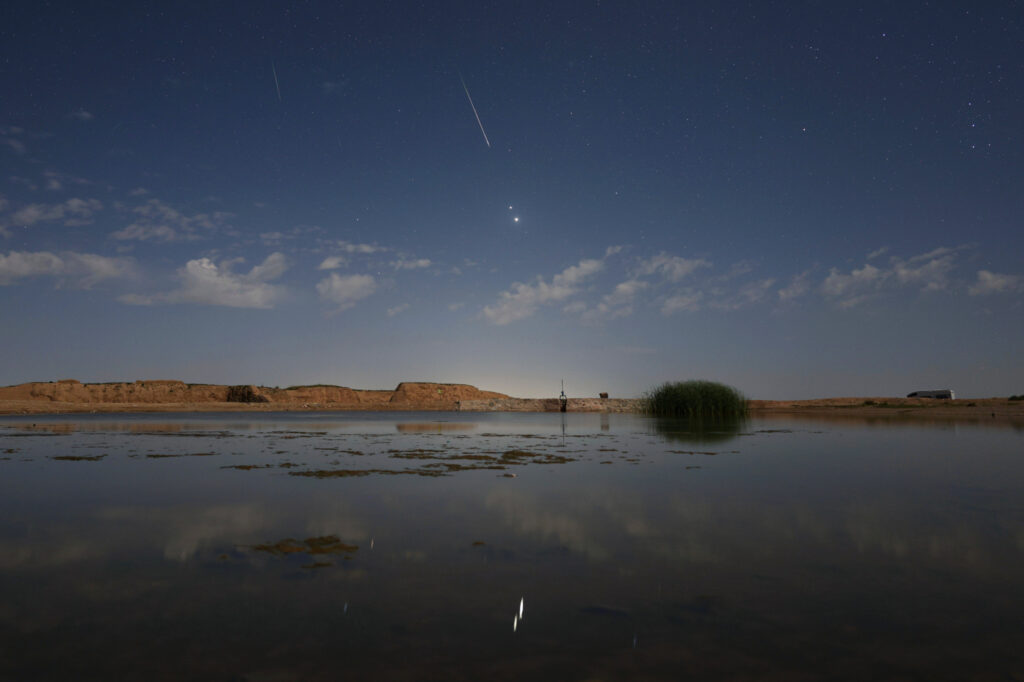 แสงจันทร์ดาวเคราะห์และ-perseids