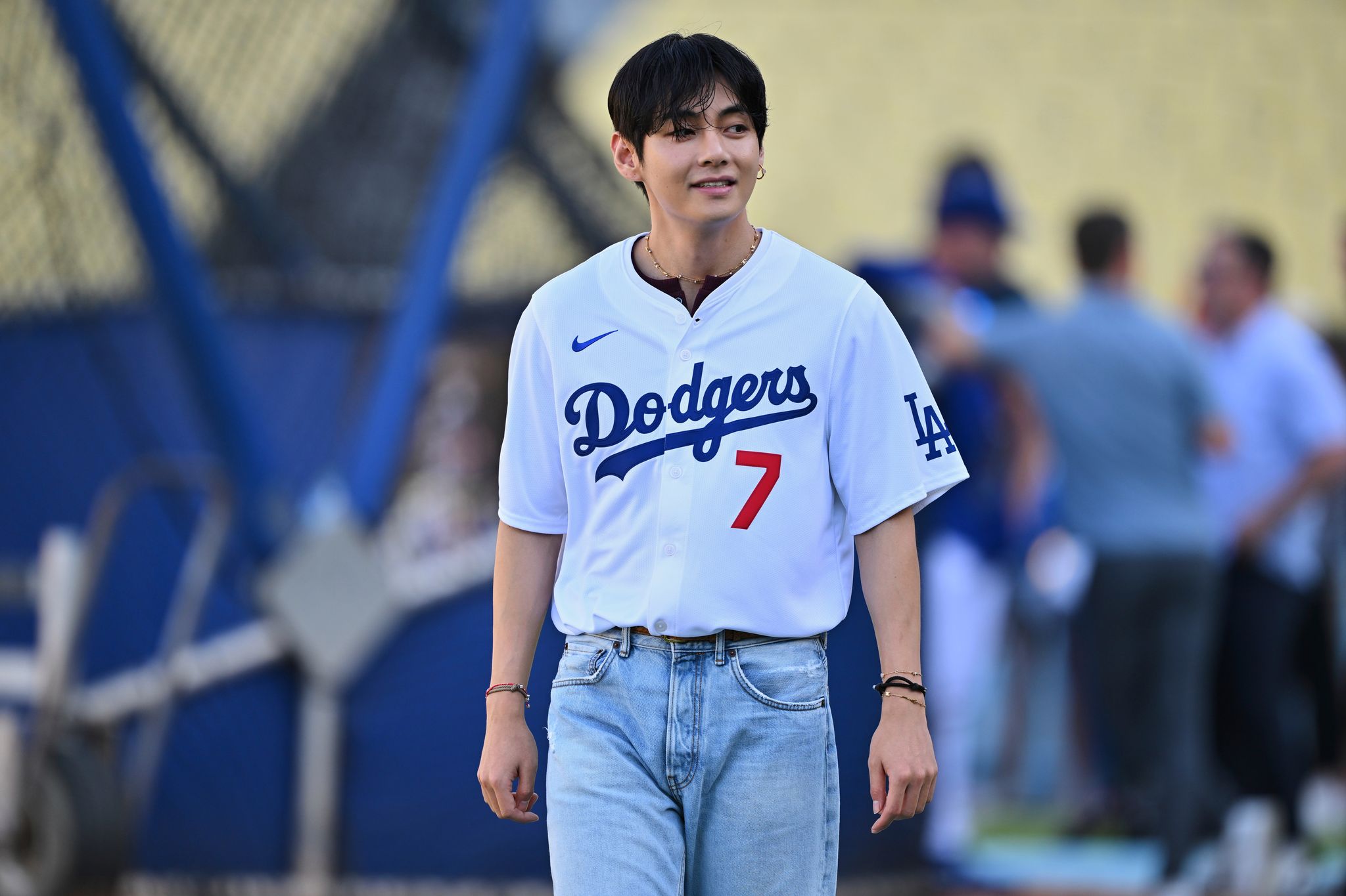 v-ของความรู้สึกโอเคป๊อป-bts-thills-ผู้ติดตามด้วยสนามแรกที่-dodgers-sport-และพบกับ-shohei-ohtani