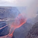 ภูเขาไฟ-kilauea-ของฮาวายดังขึ้นด้วยลาวาที่ไหลออกมาจากช่องระบายอากาศมากกว่าหนึ่งช่อง