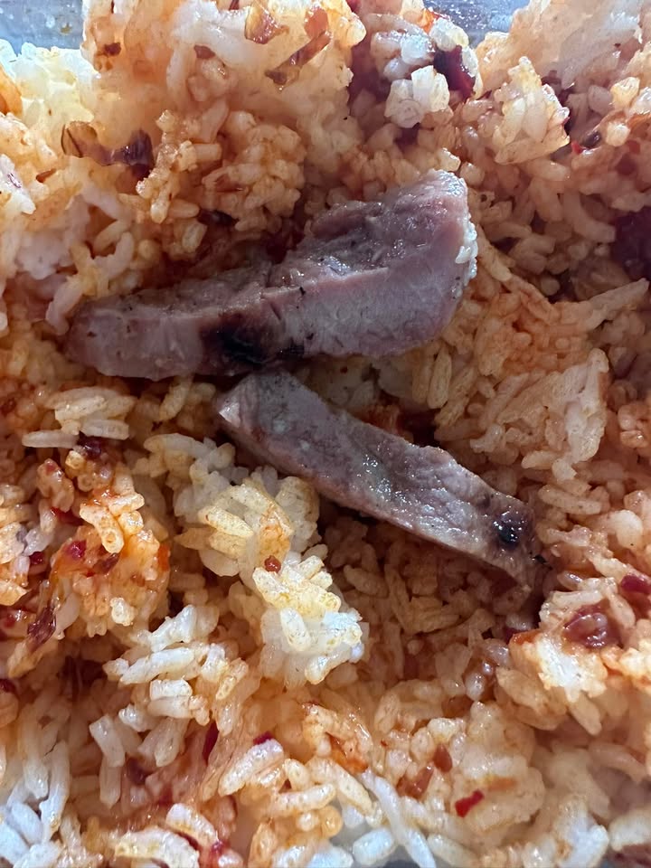 กินข้าวกัน-ข้าวสวยร้อนๆคลุกน้ำพริกเผา-กับหมูย่าง-เย็นนี้สมา-|-2025-09-12-08:51:00