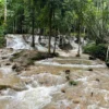 น้ำตกผาตาด-ตั้งอยู่ในเขตอุทยานแห่งชาติเขื่อนศรีนครินทร์-เป็น