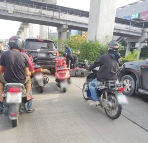 0813-น.-อุบัติเหตุ-ถนนศรีนครินทร์-ขาเข้า-ตรงข้ามห้างซีคอนส-|-2025-09-25-01:13:00