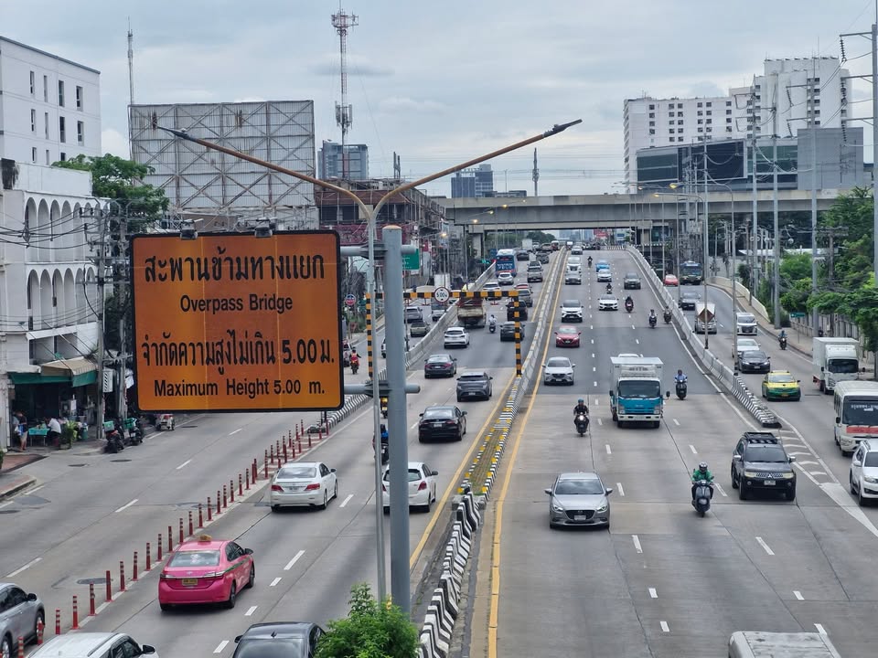 0925-น.-ถนนงามวงศ์วาน-ขาเข้าและขาออก-สะพานข้ามแยกบางเขน-เคล-|-2025-09-26-02:34:00