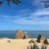 สัมผัสธรรมชาติครบทั้งหาดทราย-น้ำใส-และความสงบที่อ่าวมะนาว–เข