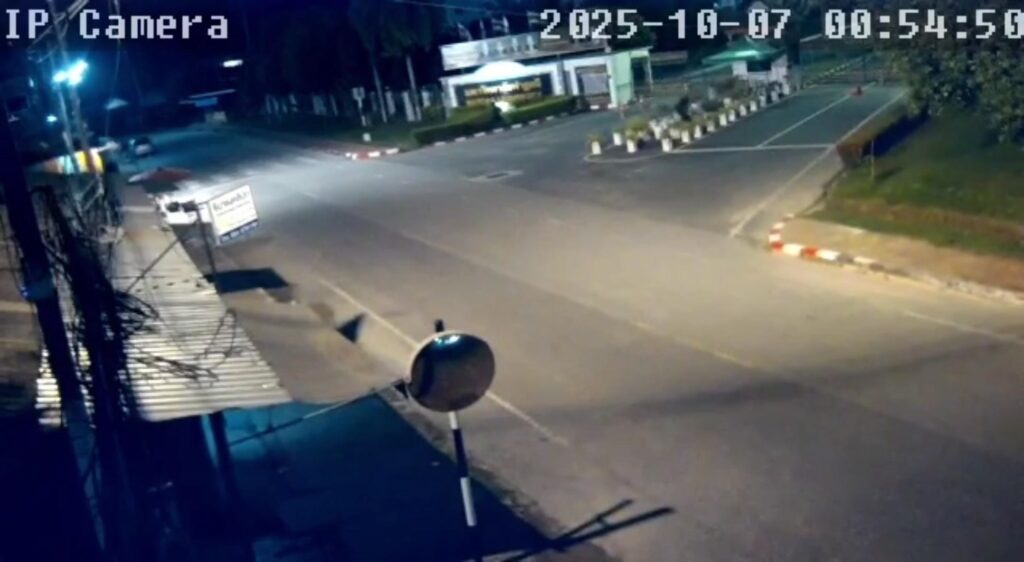 ภาพวงจร…นาทีวางsะเบิดตู้-atm-ธนาคารอิสลาม-หน้า-มฟาฏอนี-ม.3