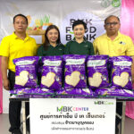 mbk-center-มอบข้าวสาร-สำนักงานเขตปทุมวัน-ส่งมอบความห่วงใยผู้ประสบภัยชุมชนบ้านครัวใต้
