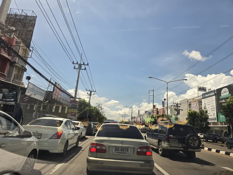 1316-น.-ถนนลำลูกกา-ขาเข้า-ผ่านหน้าวัดสายไหม-วันนี้-มีงานบุญ-|-2025-10-19-06:18:00