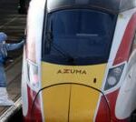 ใครคือวีรบุรุษผู้ช่วยชีวิตผู้คนจำนวนมาก-จากเหตุไล่แท-งบนรถไฟในอังกฤษครั้งล่าสุด