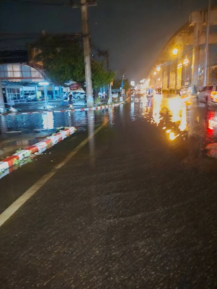 งานจราจรสำโรงเหนือ-รายงาน-น้ำท่วมขัง-ถนนศรีนครินทร์-ขาเข้า-|-2025-11-04-00:09:00