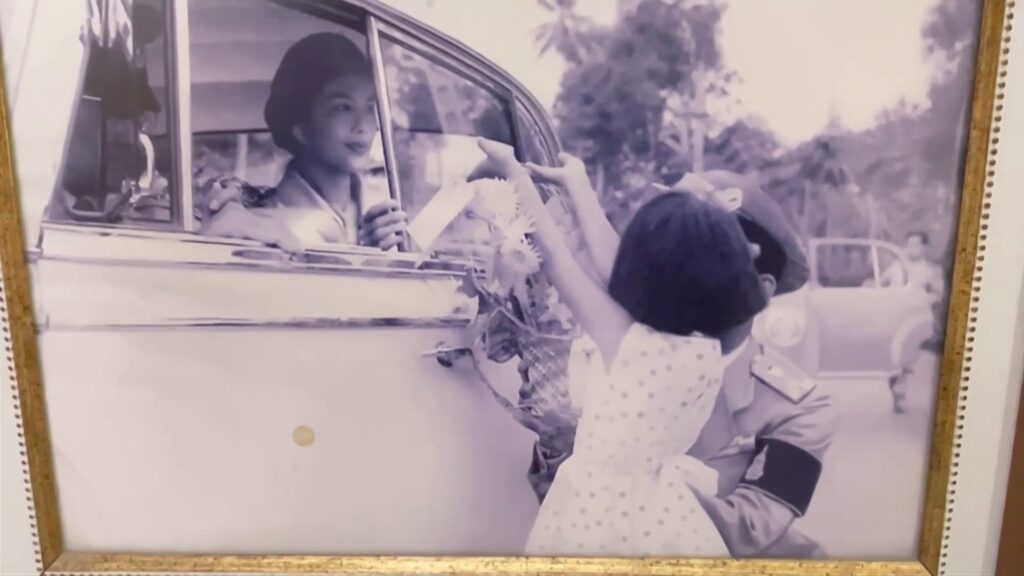 ครอบครัว-2495-ตรัง-ย้อนรอยความปลื้มปีติ-เมื่อครั้งรับเสด็จฯ
