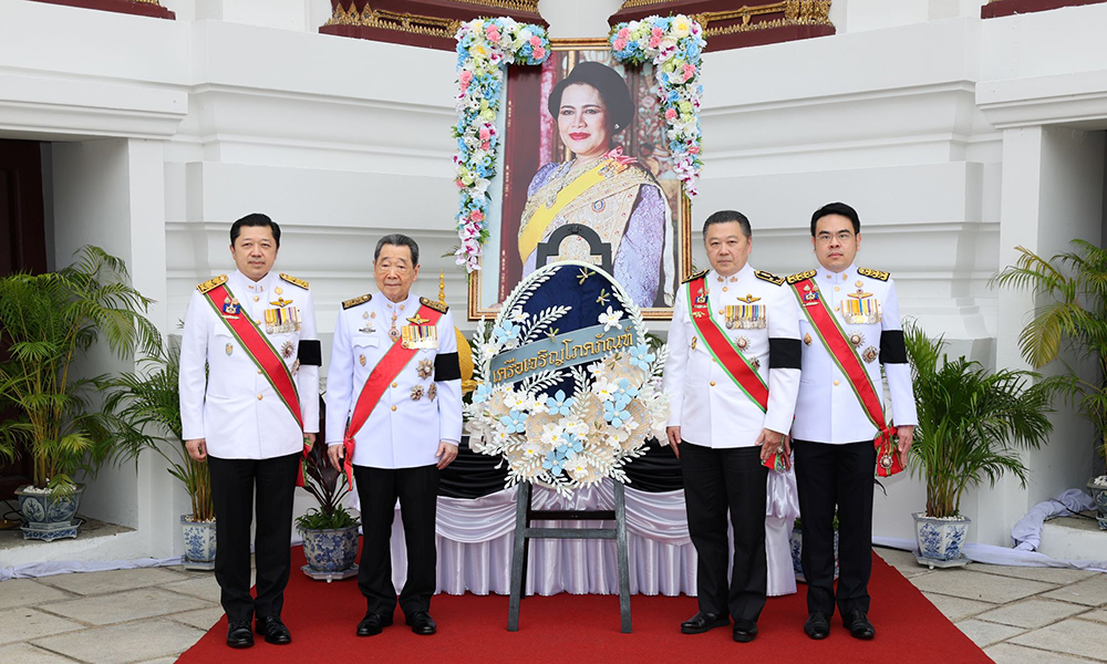 เครือซีพี-น้อมถวายพวงมาลารำลึกในพระมหากรุณาธิคุณ-สมเด็จพระบรมราชชนนีพันปีหลวง