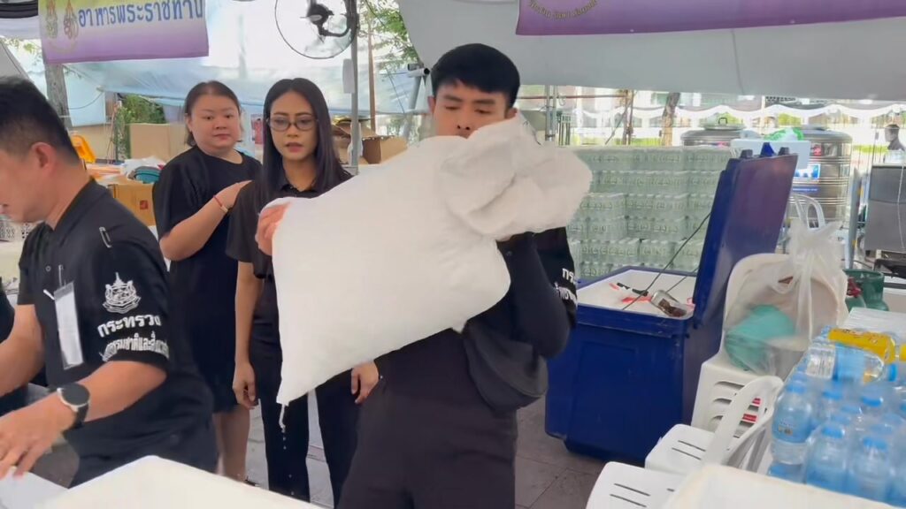 -จิตอาสากรมทรัพยากรทางทะเลและชายฝั่ง-ร่วมให้บริการและอำน