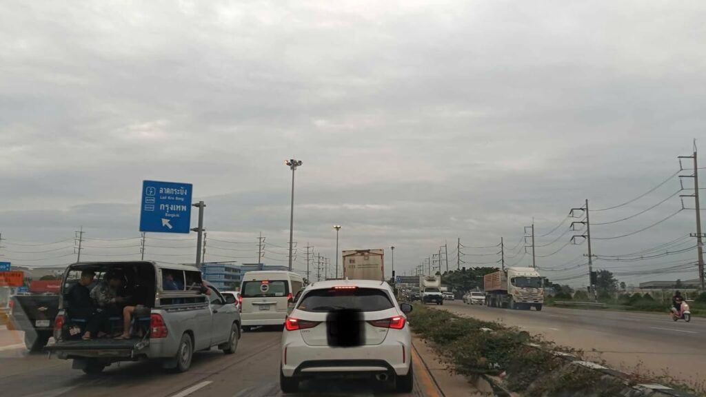 ไฟเสีย-ไฟสัญญาณจราจร-บริเวณไฟแดงต่างระดับท่าสะอ้านเสีย-ทำให-|-2025-11-19-00:24:00