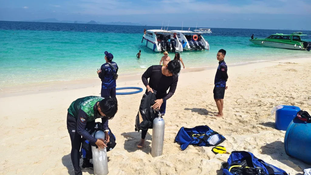 เจ้าหน้าที่ฝ่ายวิชาการและแผนงาน-อุทยานแห่งชาติหาดนพรัตน์ธารา