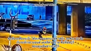 กลับรถต้องระวัง-ใต้สะพานแยกบายพาสบึง-รถพ่วง-22-ล้อ-กับรถจัก-|-2025-11-23-02:46:00