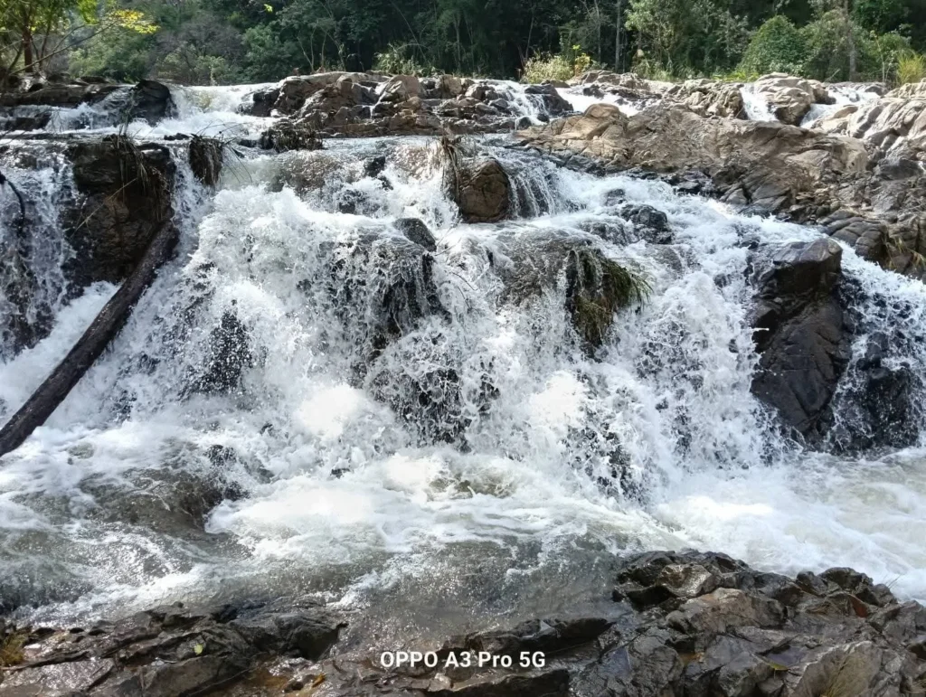 สัมผัสสายน้ำและทิวทัศน์ที่งงดงามของ-“น้ำตกคลองวังเจ้า”-อุทยา