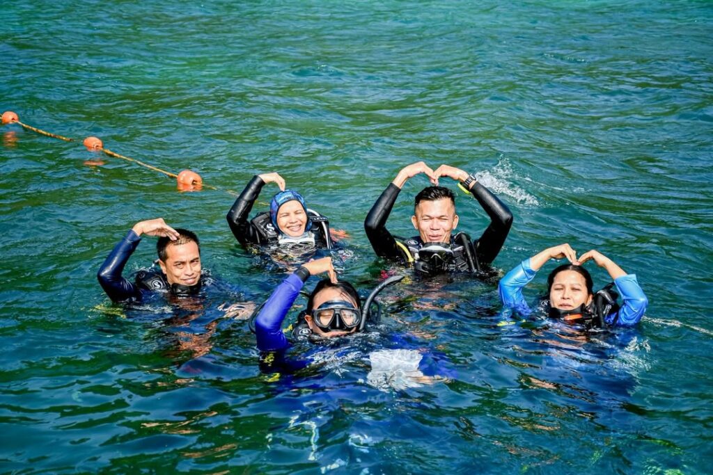 ทีมอุทยานแห่งชาติแหลมสน-ลงสำรวจแนวปะการังเกาะค้างคาว-พร้อมเก