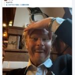 สส.-เครื่องดื่มยืนทำท่าตาเอียงในการต่อสู้