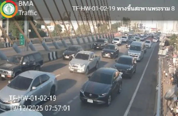 0757-น.-บริเวณกลางสะพานพระราม-8-ฝั่งขาเข้า-มีอุบัติเหตุ-การ-|-2025-12-19-00:58:00