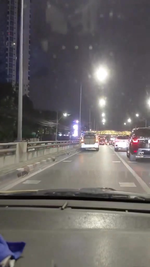 27-ธค-68-เวลา-1858-น-ถ.รัชดาภิเษก-ขาเข้่า-เชิงทางลงอุโมง-|-2025-12-27-12:07:00