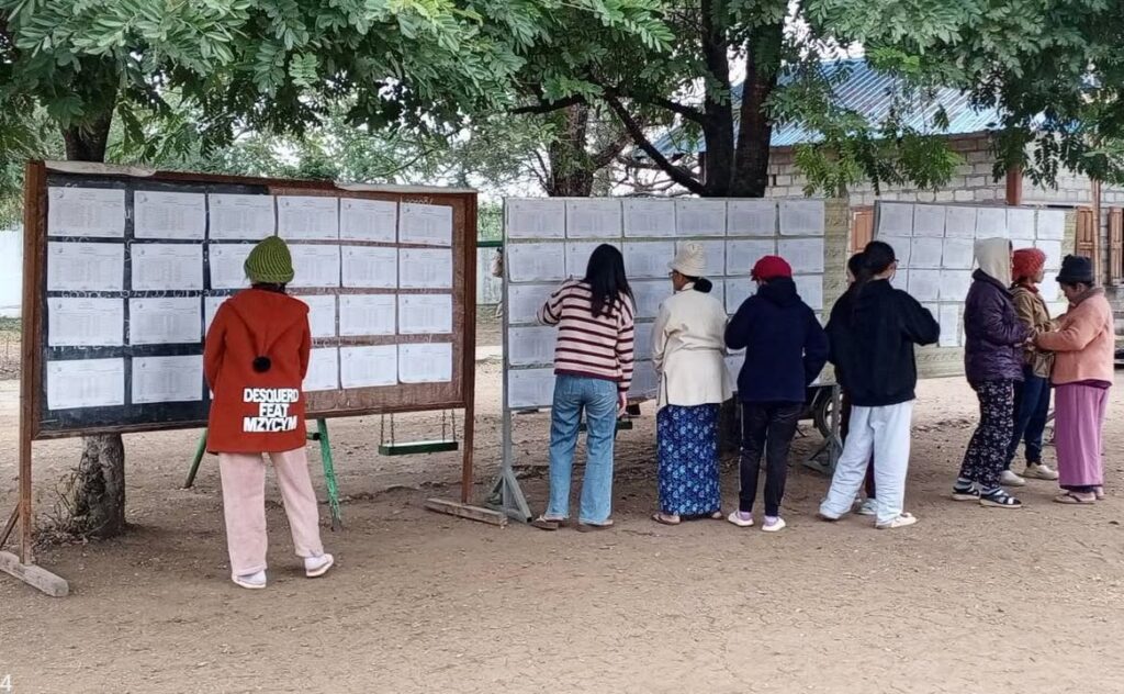 ชาวเมียนมายังออกไปใช้สิทธิเลือกตั้งรอบที่-1-ก่อนที่-กกกต.จะส