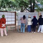 ชาวเมียนมายังออกไปใช้สิทธิเลือกตั้งรอบที่-1-ก่อนที่-กกกต.จะส