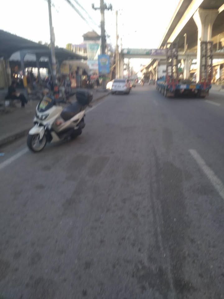 ห้ามจอดขวางแล้วนะ-ตำรวจจราจรสภ.บางปะกง-ลงพื้นที่กวดขันวินัย-|-2026-01-06-10:32:00