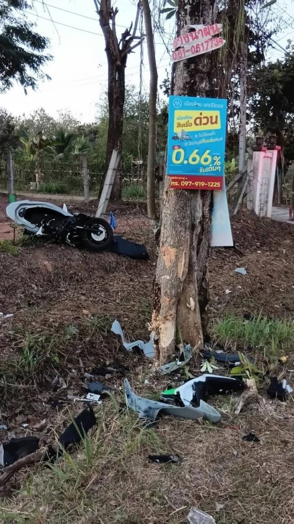 -นาพู่-อเพ็ญ-อุดรธานี-จยย.เสียหลักชนต้นไม้-หนุ่มวัย-24-ดับ